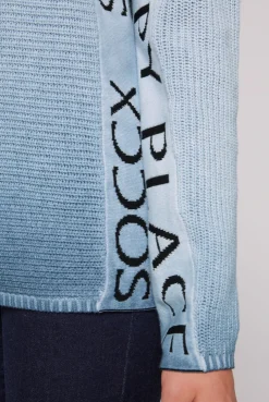 CAMP DAVID & SOCCX Pullover Oil Dyed mit Intarsia-Logo smoky sky smokysky Hot