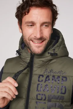 CAMP DAVID & SOCCX Steppweste mit Kapuze und Rücken-Print medium khaki mediumkhaki Outlet
